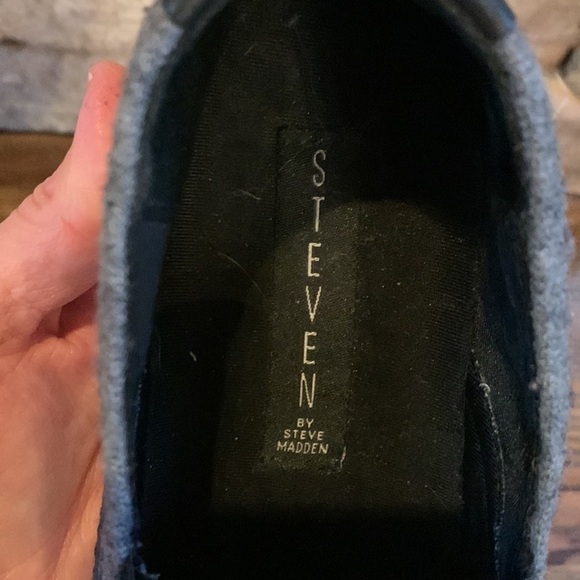 3-$30 STEVEN by Steve Madden size 6 grey slip ons with charms - Picture 8 of 9
